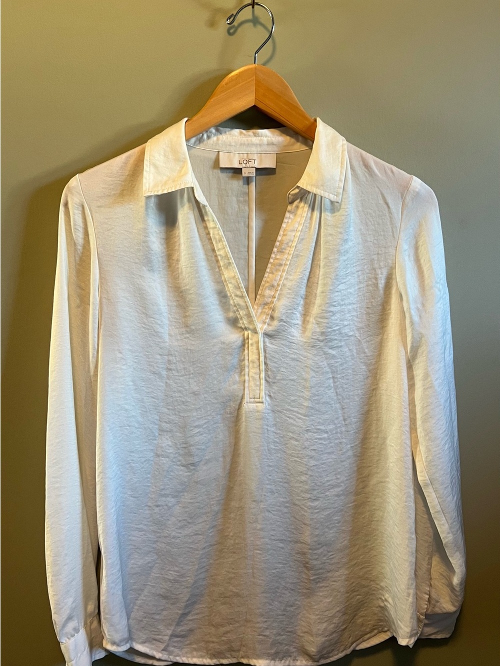 LOFT White V-Neck Collar Long-Sleeve Blouse‎